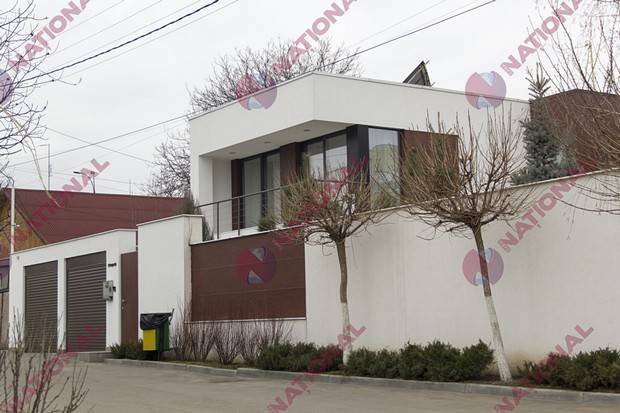 Cum arată casa în care locuiește premierul Pavel Filip
