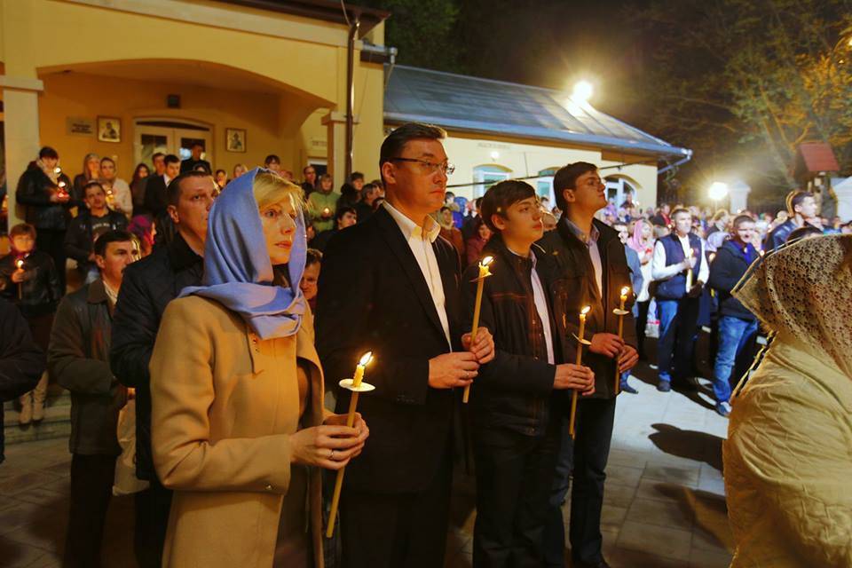 Cum au sărbătorit politicienii Paştele