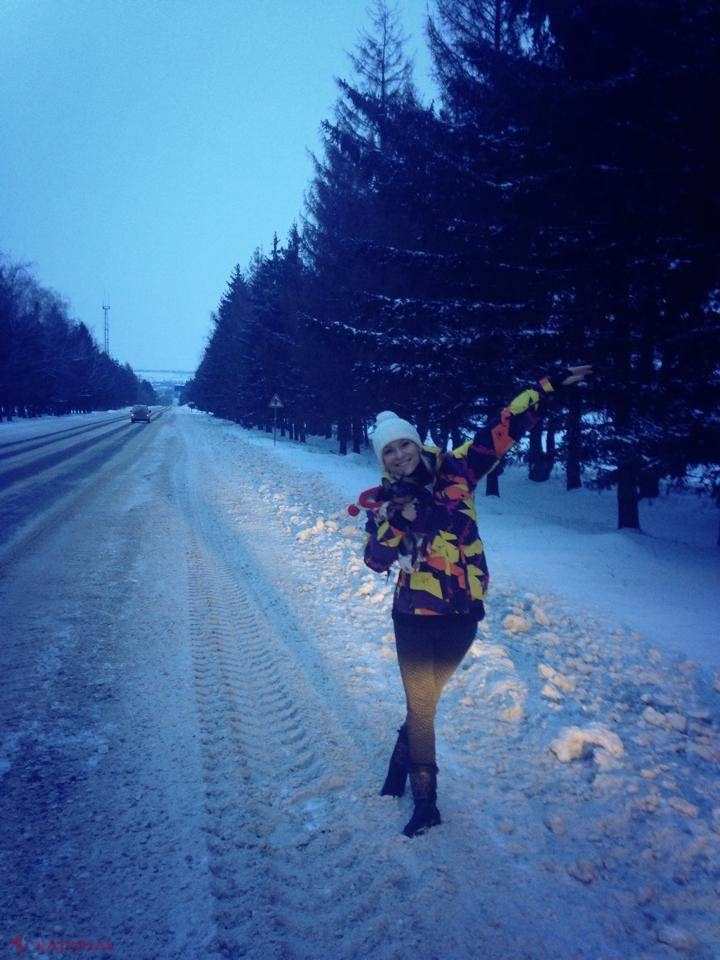 Olia Tira a fost la bunici și s-a distrat în zăpadă