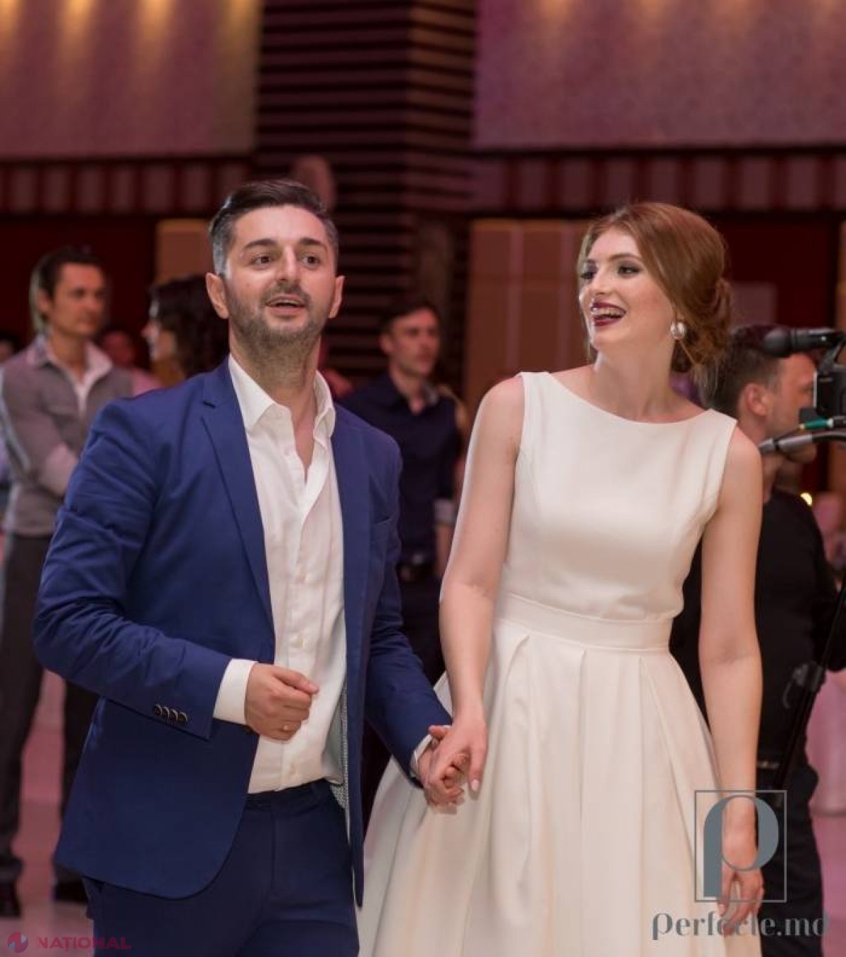 FOTO // Adrian Ursu a fost mire din nou! Vezi cum s-au distrat oaspeții la petrecerea interpretului