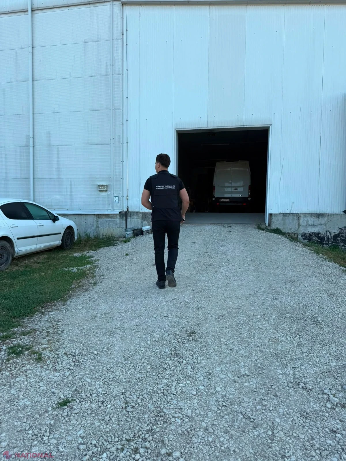 Contrabandă cu 7,2 milioane de țigarete ascunse în 15 tone de căpșuni: 14 percheziții în nordul țării
