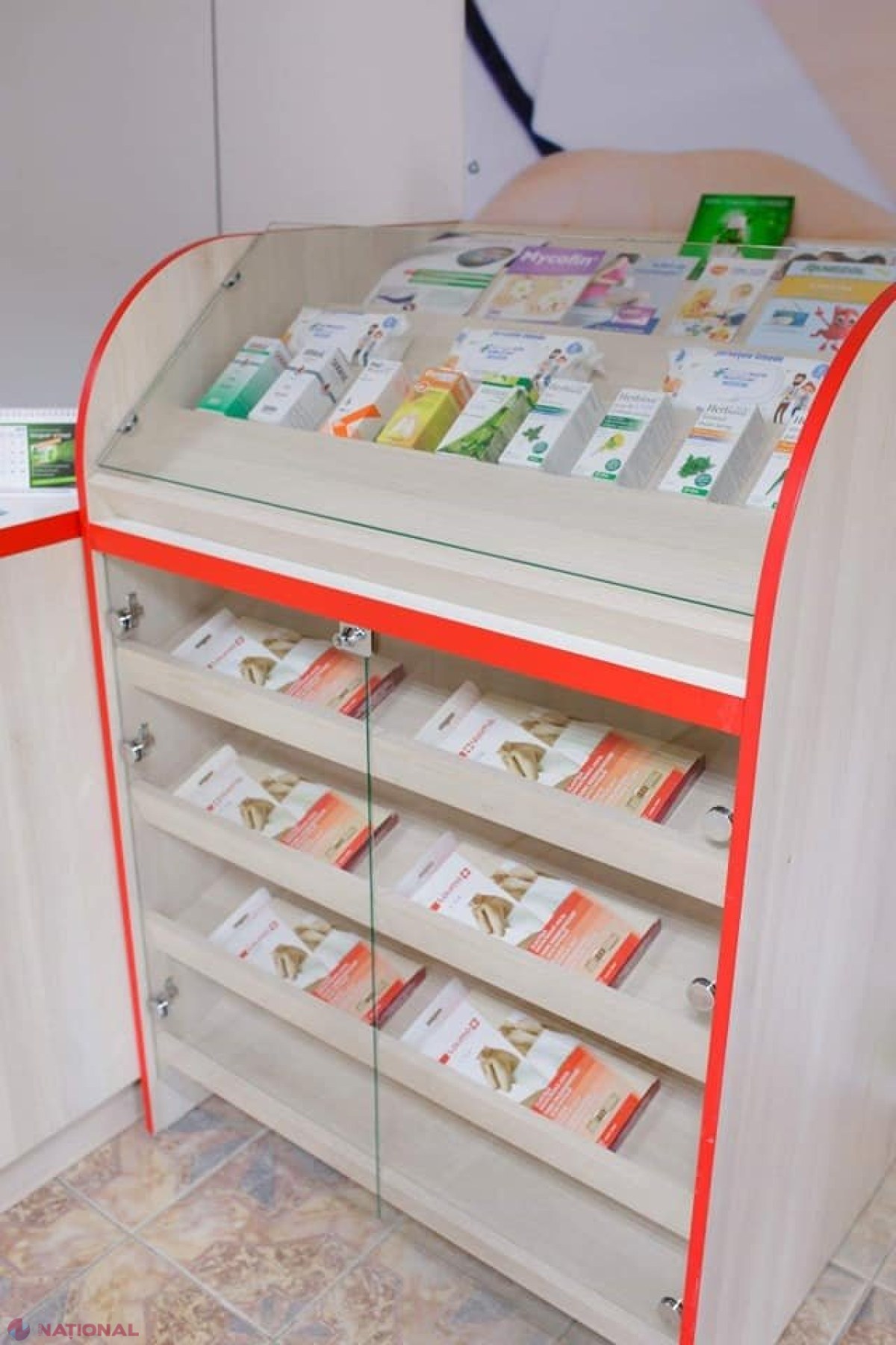 FOTO // Premieră pentru comuna Jora de Mijloc. Este prima localitate rurală unde a fost inaugurată o Farmacie Socială. Prețurile la medicamente sunt cu 40% mai mici