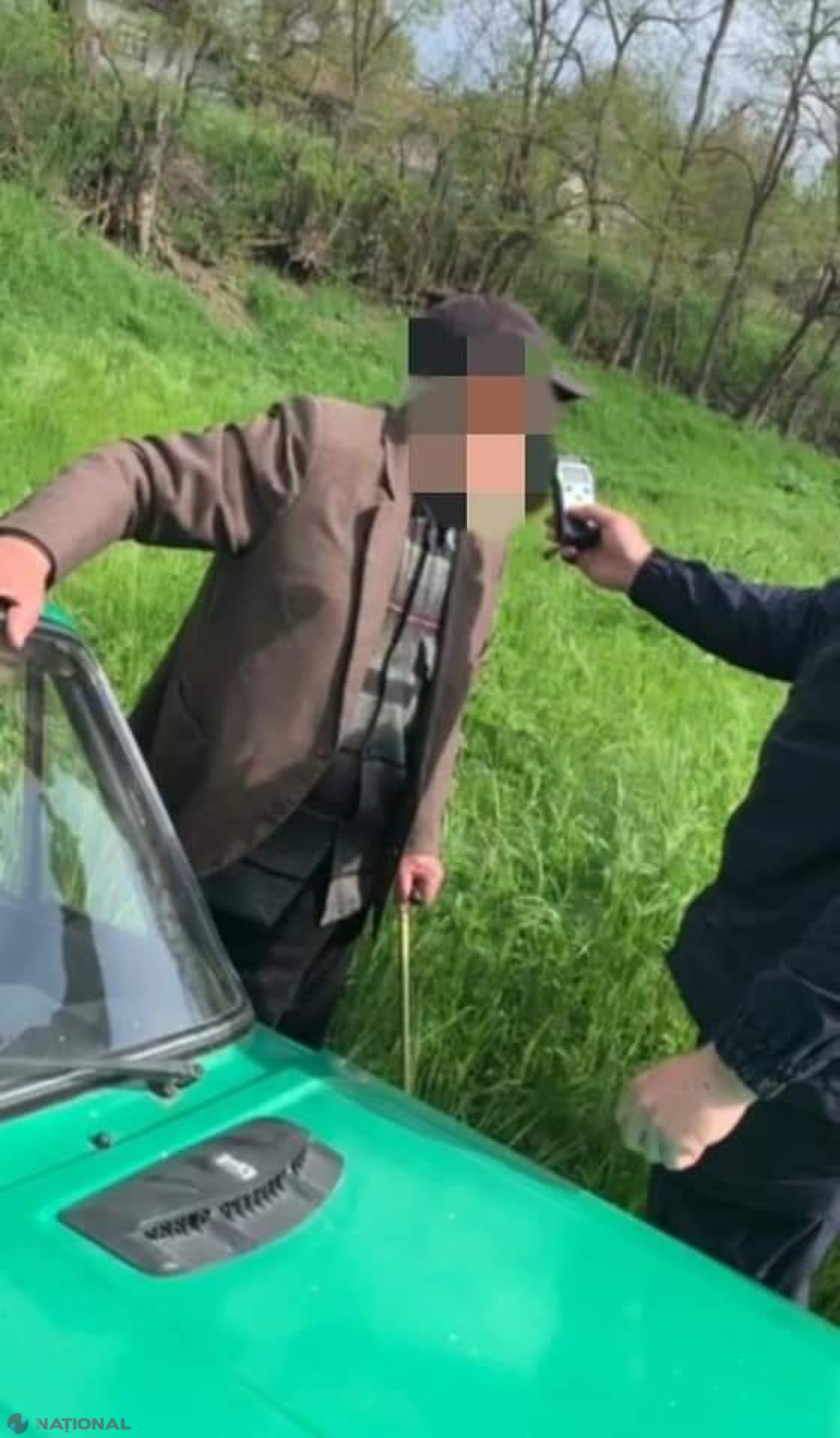 FOTO // Cimișlia: Un bătrân de 90 de ani a urcat la volan și a băgat în spital o femeie