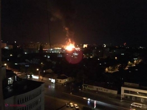 FOTO // Incendiu de PROPORȚII în preajma Pieței Centrale