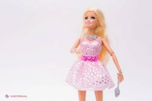 VIDEO // I-a cumpărat fiicei o păpușă și a rămas ȘOCATĂ când a ajuzit cum ÎNJURĂ Barbie