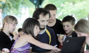 Tinerii din diasporă vor preda copiilor săraci din R. Moldova INFORMATICA