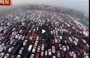 Sute de MII de chinezi, blocaţi pe o autostradă cu 50 de benzi din China