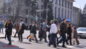  STUDIU // Educaţi sau nu prea: Ce opinie au despre ei cetățenii R. Moldova