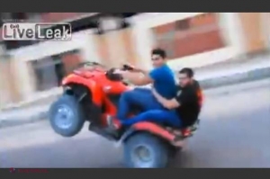 VIDEO // Ei sunt CEI MAI IDIOȚI șoferi de ATV din lume! Cursa lor s-a sfârșit dezastruos!