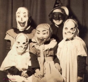 FOTO // Cum era Halloween-ul acum 100 de ani