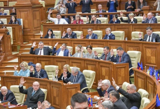 O nouă VARIANTĂ de formare a unei majorități parlamentare fără Partidul „ȘOR”, care ar fi agreată de PAS: „Dacă facem o simplă matematică...”