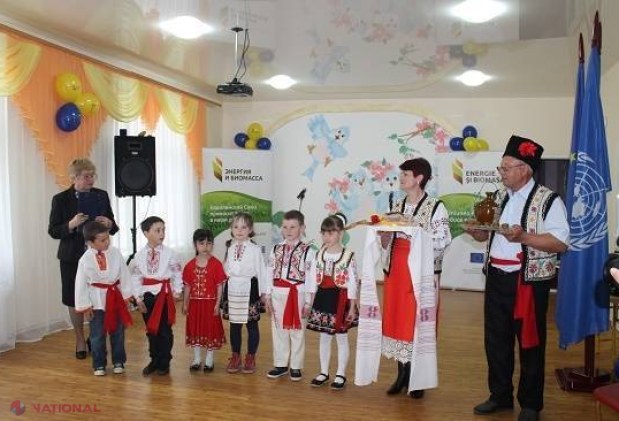 FOTO // Se vor încălzi cu PAIE! Sistem ecologic de încălzire la Taraclia