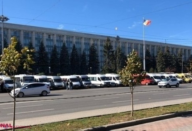 Răspunsul TRANȘANT al lui Spînu pentru transportatori, care amenință cu PROTESTE: „Tarife puse din POD, tarife dublate sau chiar TRIPLATE, în baza unor calcule nejustificate, nu vom accepta. Să nu ȘANTAJEZE oamenii cu stoparea transportului”