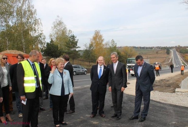 Reportaj FOTO // Drumul Sărăteni-Soroca, INAUGURAT cu lacrimi și flori