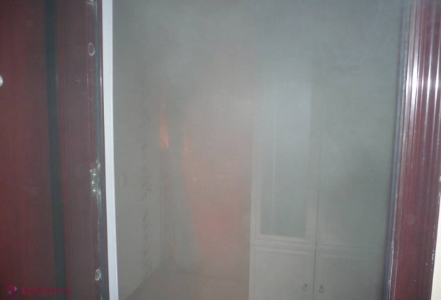 VIDEO FOTO // 28 de apartamente de la mansadra unui bloc din capitală au ars în totalitate