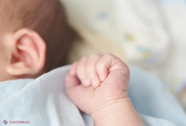 O femeie din Grecia a născut o fetiță dintr-un embrion congelat timp de 22 de ani, după moartea fiului său
