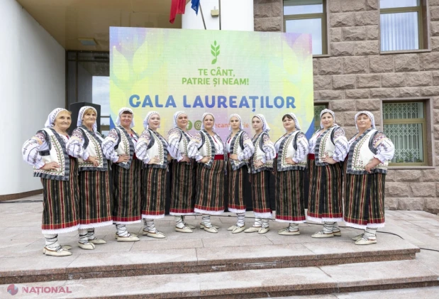 Peste 500 de artiști au celebrat valorile naționale în scuarul Parlamentului, la Gala „Te cânt, Patrie și Neam”