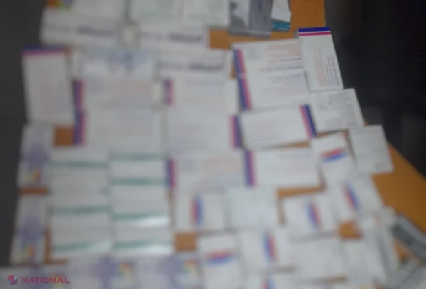 Medicamente cu posibil efect psihotrop și 1 600 de țigarete nedeclarate, depistate la posturile vamale Otaci și Unguri