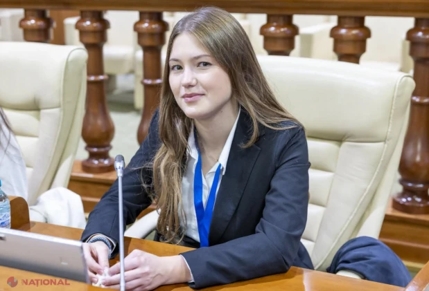 70 de liceeni au simulat o ședință parlamentară și au dezbătut reforma școlilor rurale