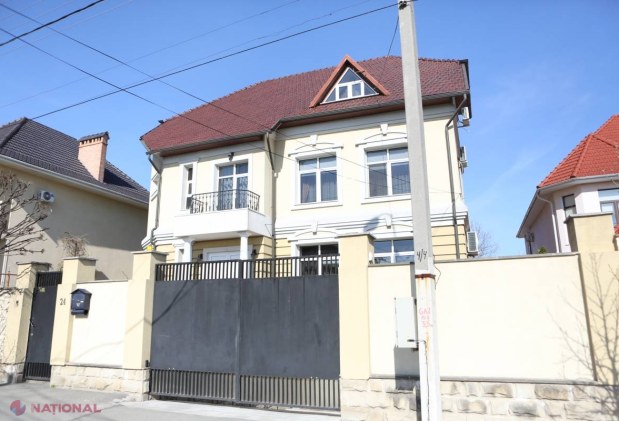Un ministru își ascunde un imobil înregistrat pe numele mamei sale