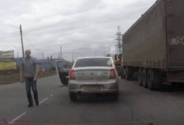 VIDEO // Rusia: A vrut să facă pe NEBUNUL în trafic, dar a primit o lecţie de la şoferul unui Logan