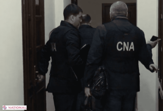 Un procuror cu „INFLUENȚĂ” și trei polițiști au fost REȚINUȚI. Primul ar fi primit 10 mii de euro pentru ca să-i scape de închisoare pe doi polițiști