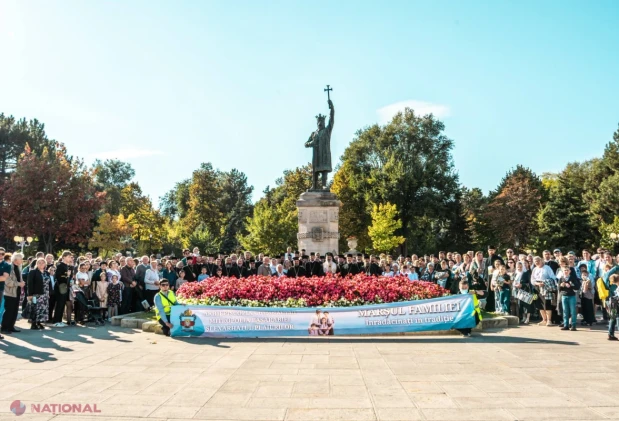 GALERIE FOTO // Marșul Familiei de la Chișinău, o manifestare pașnică și un exemplu de civism: Peste 1.000 de credincioși reconfirmat rolul Mitropoliei Basarabiei în unirea comunității în jurul credinței și moștenirii românești
