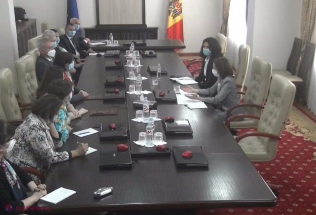 VIDEO // Maia Sandu, vizită-surpriză la ședința Consiliului Superior al Magistraturii: „Cum e posibil ca o grupare CRIMINALĂ să atace sistemul de asigurări, sistemul bancar, cu ajutorul unor JUDECĂTORI? E pusă în pericol securitatea statului”