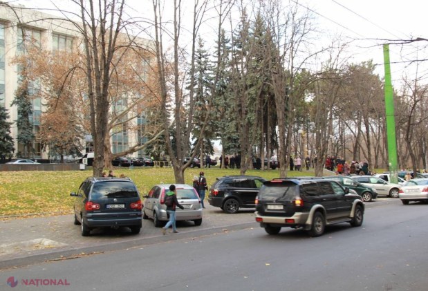 Foto // ALARMĂ cu BOMBĂ la Guvern