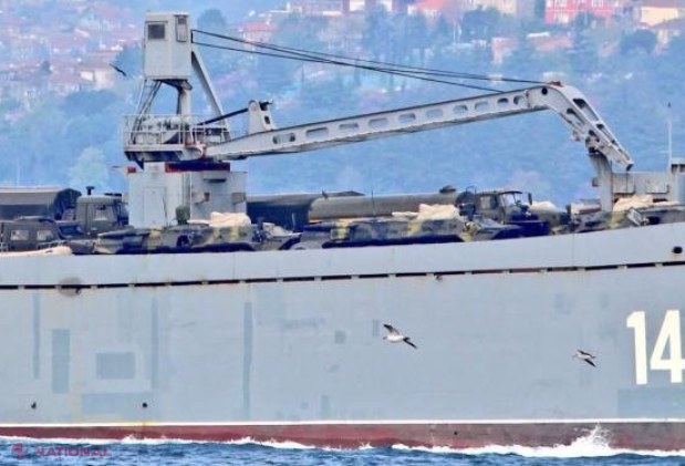 Nave de război ruse încărcate cu tancuri şi echipamente militare, reperate în drum spre Siria