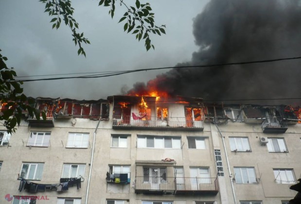 VIDEO FOTO // 28 de apartamente de la mansadra unui bloc din capitală au ars în totalitate