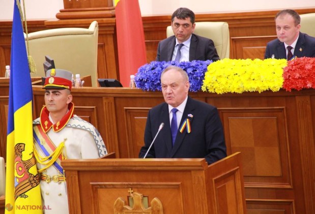 Proiectul de lege privind atribuirea unui BIROU și asistent personal lui Timofti stârnește noi CONTROVERSE: „Poate îi dăm o UNDIȚĂ și o bucată de iaz”