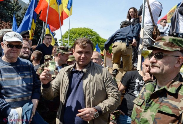 Platforma „DA” l-a identificat pe PROVOCATORUL care „cu o singură piatră a lovit patru polițiști”. Care-s ACȚIUNILE de mai departe