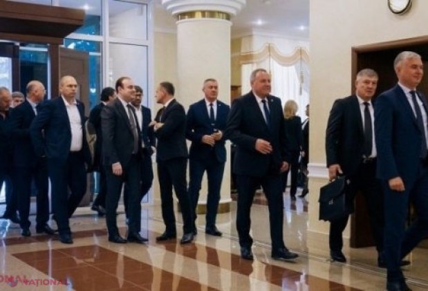 DOC // Se RUPE fracțiunea PD, iar Dodon poate rămâne fără majoritate parlamentară. PATRU deputați de la PD părăsesc formațiunea lui Pavel Filip