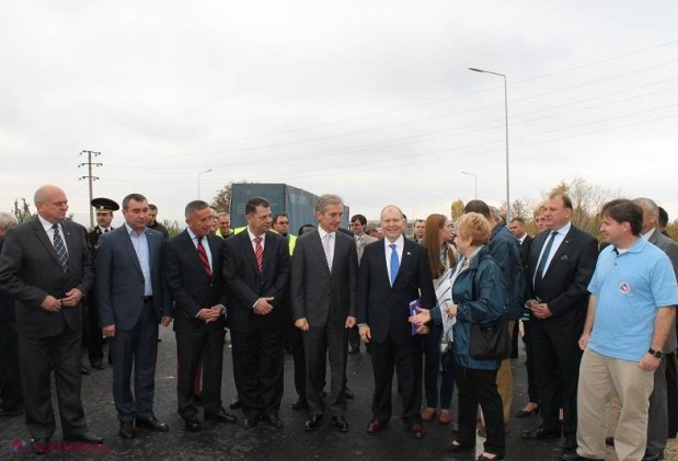 Reportaj FOTO // Drumul Sărăteni-Soroca, INAUGURAT cu lacrimi și flori