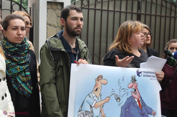 REPORTAJ FOTO // Un nou protest al jurnaliștilor la sediul Ambasadei Azerbaidjan