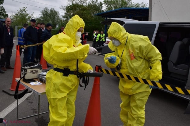 Funcționarii vamali din R. Moldova, instruiți cum să prevină cazurile de contrabandă cu substanțe nucleare: Incident, simulat la vama Cahul 