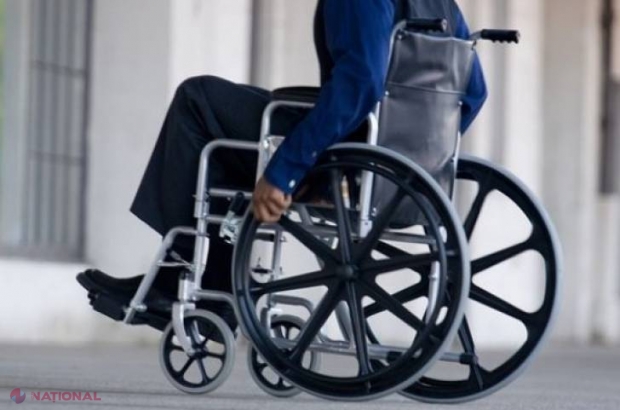 O moldoveancă a jefuit un invalid. Este căutată de către poliţie