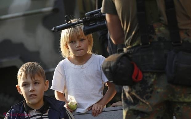„Copiii războiului” din Donbas! Studenții sunt îndemnați să facă BOMBE, iar elevilor deja li se predă în limba RUSĂ