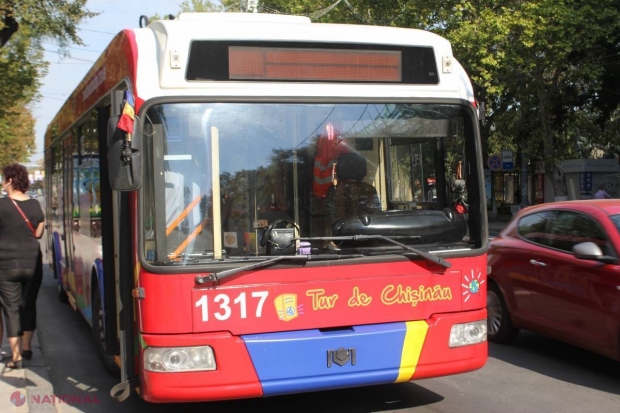 Troleibuzul turisitic a făcut astăzi primul tur al Chișinăului