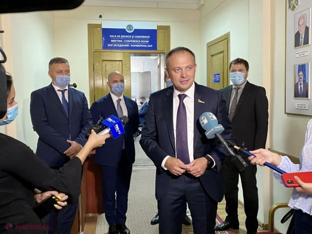 „Pro Moldova” a depus SEMNĂTURILE necesare pentru înscrierea lui Andrian Candu în cursa electorală prezidențială