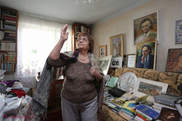 Soția lui Grigore Vieru păstrează INTACT cabinetul poetului și a umplut casa cu PORTRETELE lui