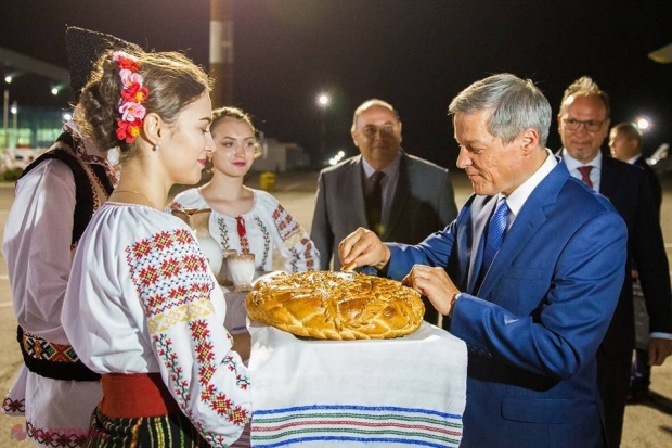 Premierul Cioloș povestește ce SEMNAL a primit de de la partidele proruse de la Chișinău