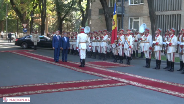 VIDEO // Cum a fost întâlnit Dacian Cioloș de premierul Pavel Filip la Reședința de Stat