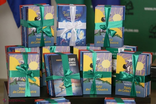 Campanie NAŢIONALĂ // Toate şcolile vor primi „cărţi cu suflet”. Vlad Filat: „Cărţile educă oameni BUNI”