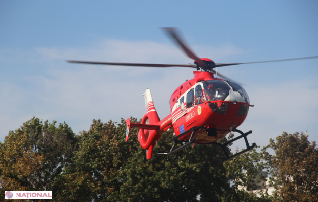 Elicopterul SMURD a efectuat PRIMA misiune în R. Moldova. Un bolnav a fost transportat în România