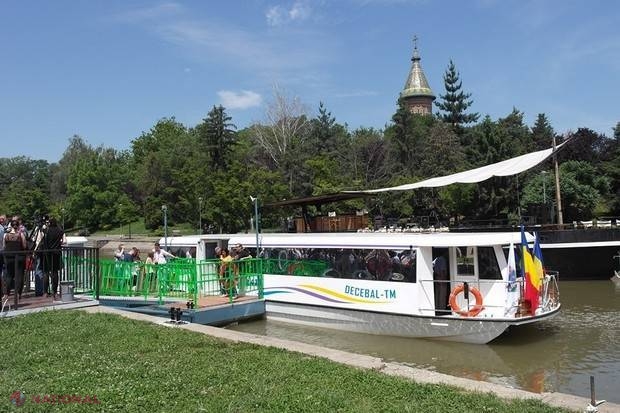 VIDEO // Primul oraş din România care are transport public pe apă cu VAPORAŞUL. Vezi cum arată