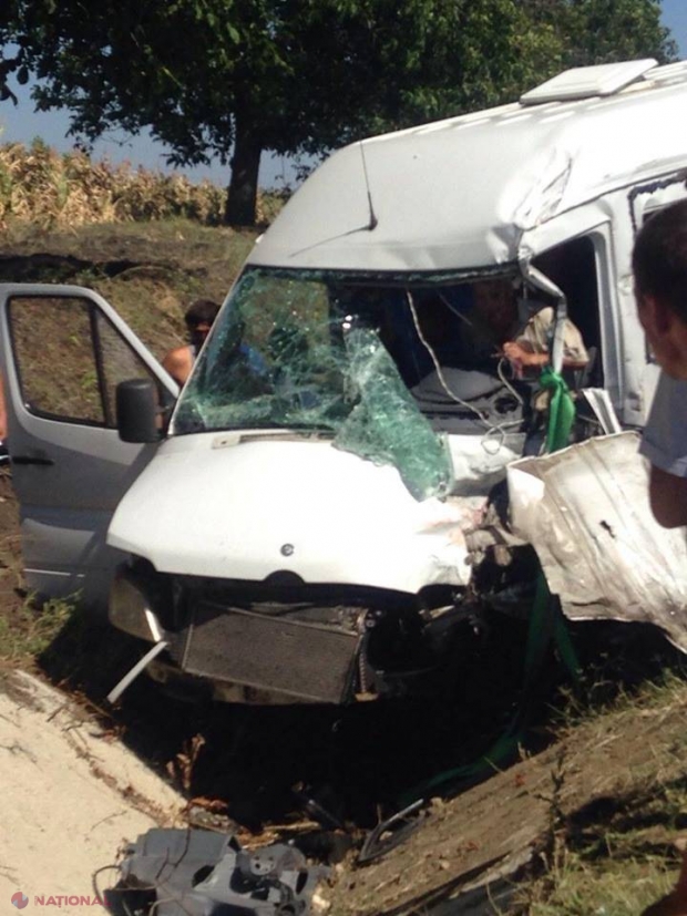 ACCIDENT: Un microbuz de pe ruta Cahul-Chișinău a fost grav avariat. Opt persoane, INTERNATE în spital