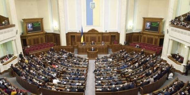 O nouă lege SCANDALOASĂ în Rada Supremă de la Kiev: Fără EROI ruși și sovietici pe micile ecrane! 