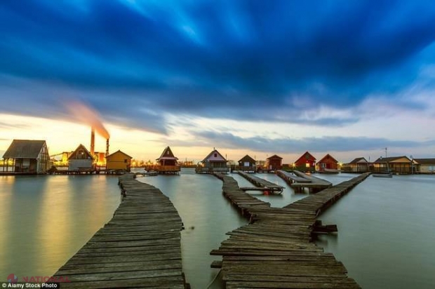 GALERIE FOTO // Uitaţi de Maldive: acesta este uimitorul sat plutitor aflat la doi paşi de România